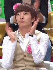 情不自禁的拍拍手