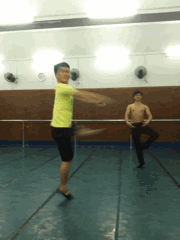 一脚把你踢出去