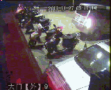 监控器拍下的偷车贼