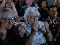 真人版全体人员竖手指鄙视