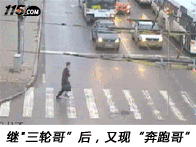 奔跑哥与公车的惊险一刻