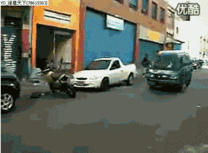 面包车司机玩急刹车