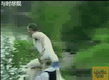 游泳遇到水太浅，倒霉了