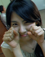 有点调皮有点可爱的女生