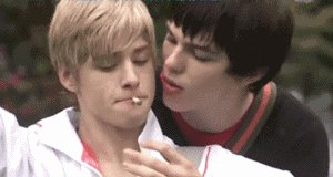 好哥们一起抽烟，或许你也有过的经历