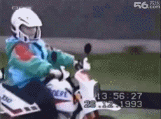 不专心骑摩托车的后果很严重