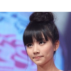 变换表情的女生