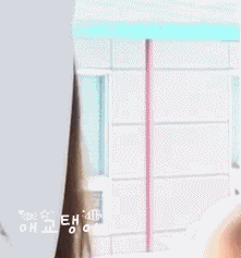调皮女生的搞怪变脸