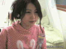 可爱顽皮的女生