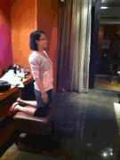 隔空一掌击倒两个人