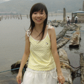 搞笑的女生做心形