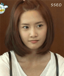 美女藐视的眼神