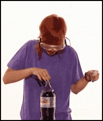 享受被汽水冲到脸上的乐趣