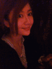 美女靠近你咬一口