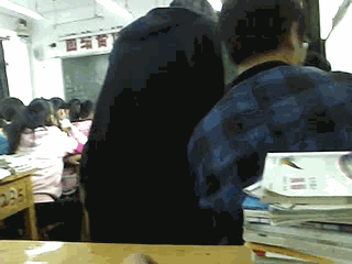 在课堂上有脑袋撞人