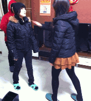 俩女打架误伤劝架者