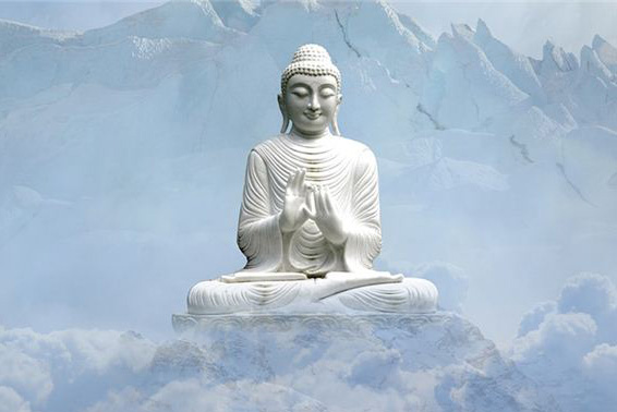 屹立在大山深处的佛像