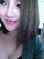 美女勾引你，送一个吻