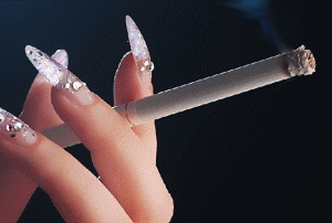 女人抽烟的样子