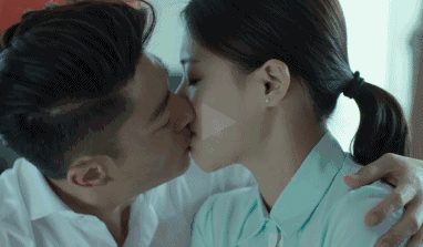 影视男女主角深情接吻的图片