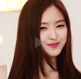 妹子深情的向你抛个飞吻