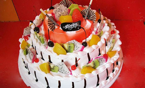 精美的多层水果蛋糕