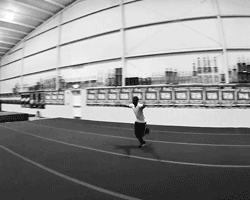 漂亮的空翻动作