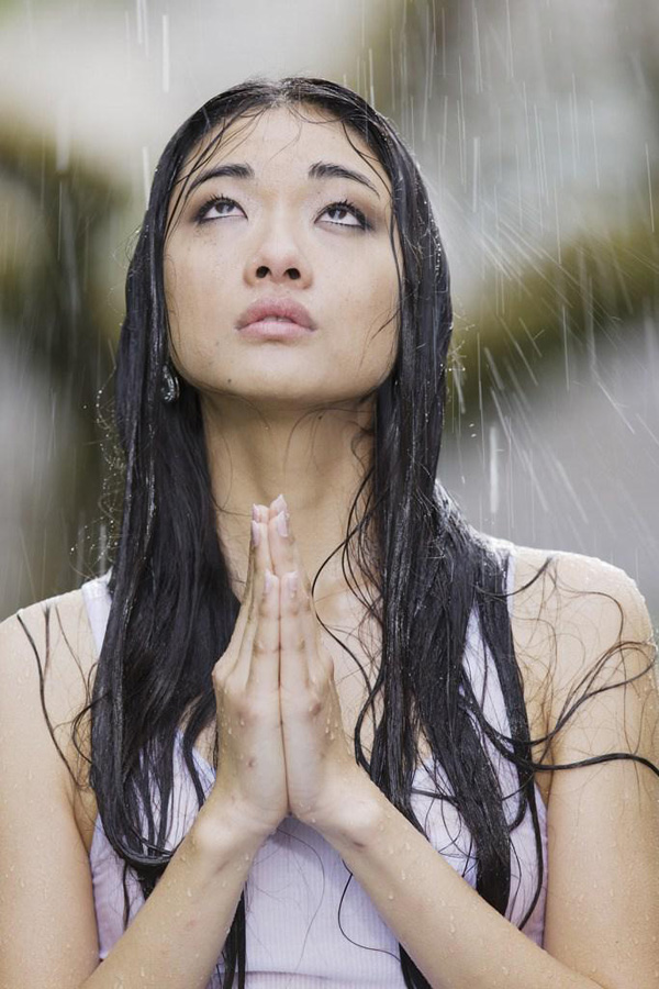 就让这大雨来洗刷我心里的伤口吧