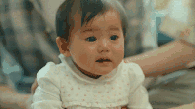 小宝宝一个劲的大哭，这可咋整