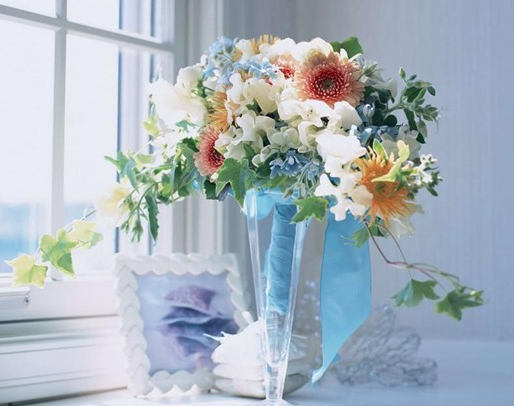 室内摆放的漂亮鲜花