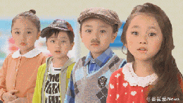 四名一起惊讶的小孩