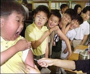少年打针时的给力表情