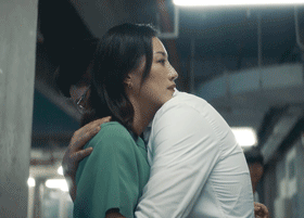 夫妻离别，难舍难分