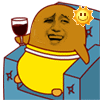 坐在沙发上喝酒享受生活
