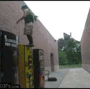 向后空翻失误，摔得真惨