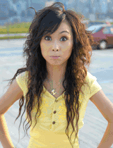 笑嘻嘻的做怪脸