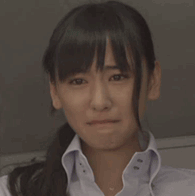 哭脸变笑脸的女孩