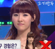 美女练习搞怪表情