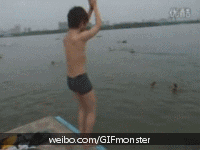 准备跳水时不慎滑倒