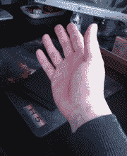 超牛的空手变出人民币