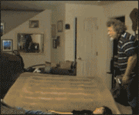 俩个人配合恶搞他人