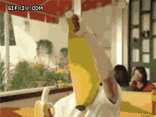 在头上套一个大香蕉