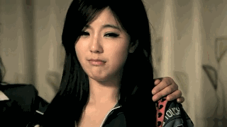 满脸委屈的妹纸