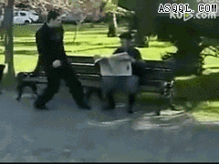 恶搞版偷偷的点燃报纸