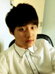 唉气的男生，不屑一顾