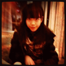 小女生玩魔术变出影碟