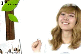 开心摇摆的女孩