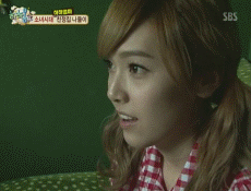 看到了什么，把美女笑倒下了