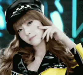 用眼神诱人的美丽女孩