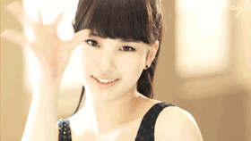小眼美女秀可爱